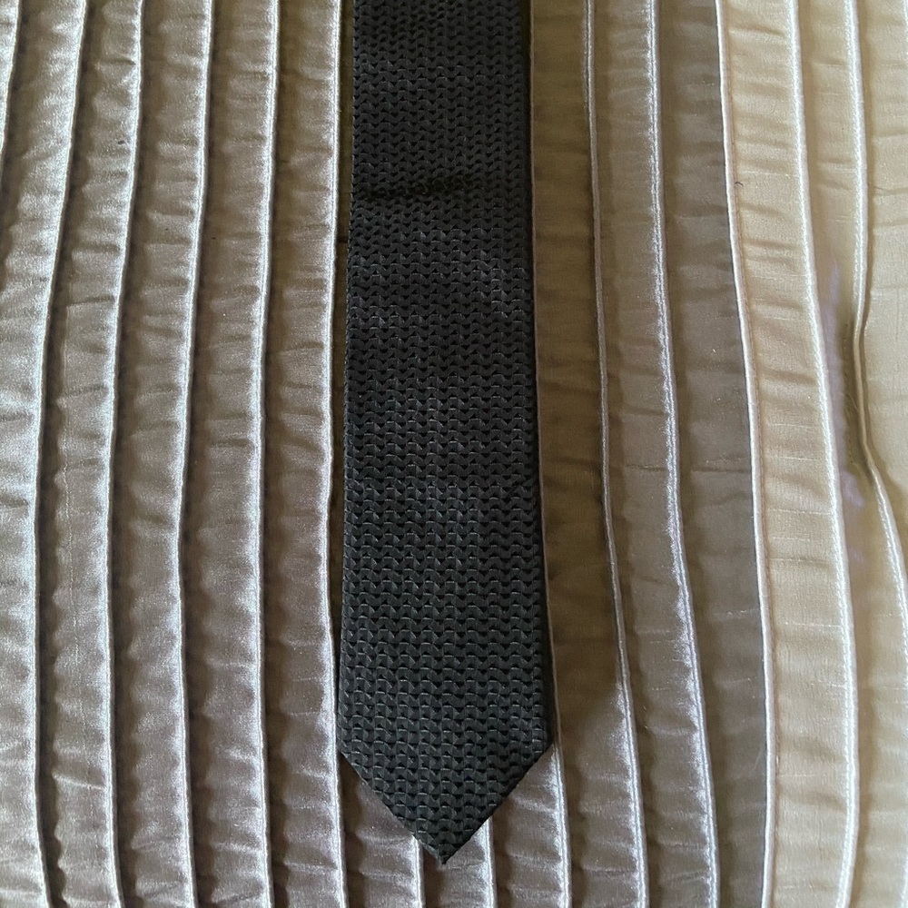 Mens Hugo Boss Red label black textured tie